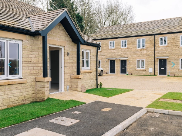 oaskly court- kempsford